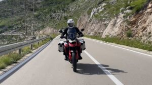 Аренда мотоциклов triumph Yamaha BMW в Черногории и туры