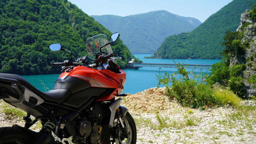 Аренда мотоцикла в Черногории Triumph BMW Yamaha